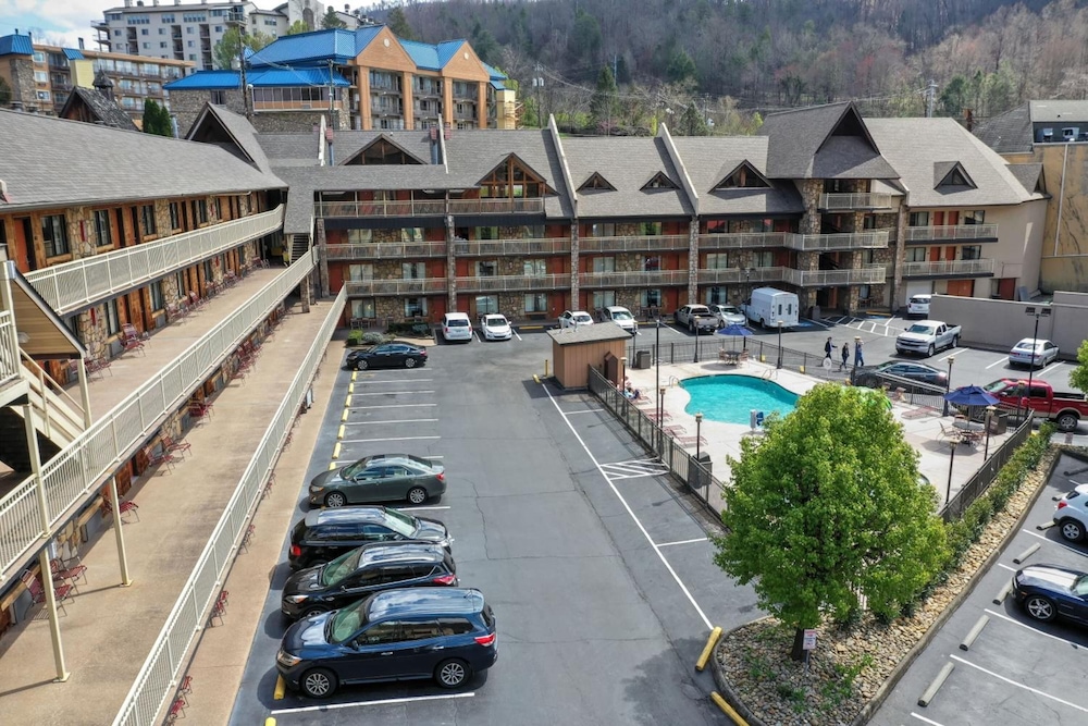 Crossroads Inn & Suites - photo 83