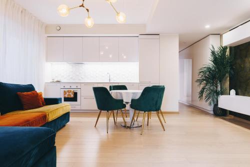 Family apartment with balcony and free parking