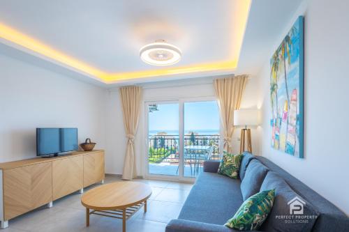 Renovated two bedroom apartment in Riviera close to the beach — 4-Star Luxury Hotel in Mijas, Spain