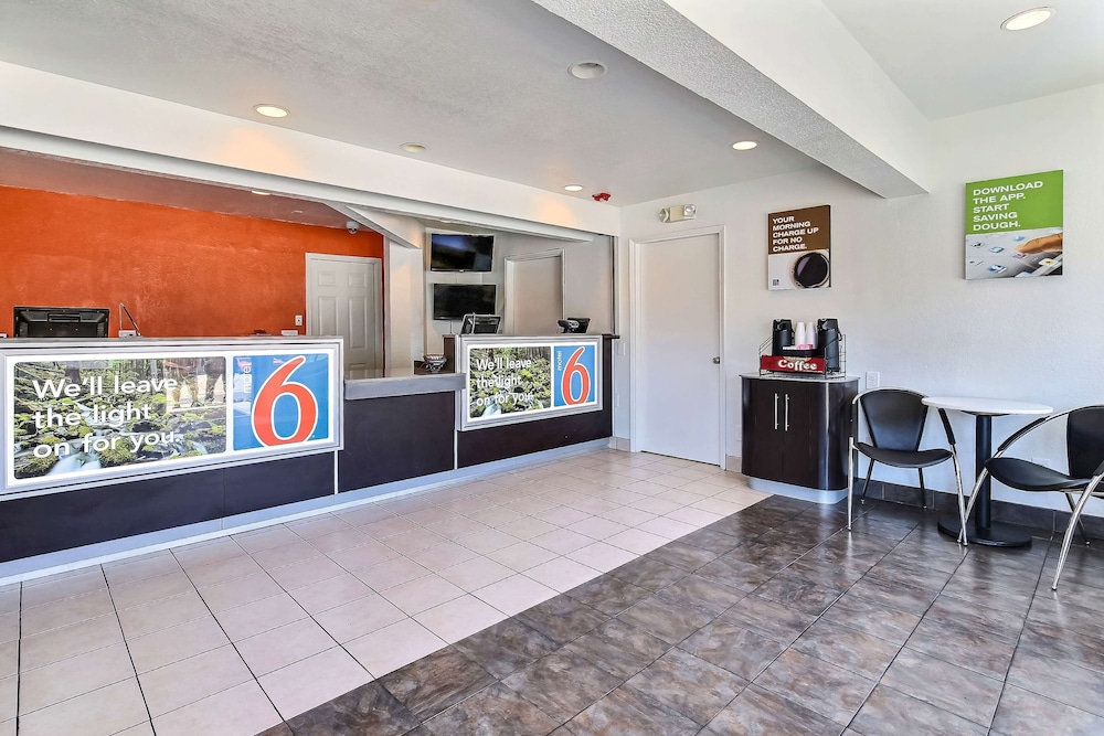 Motel 6 Oakland Airport - photo 21