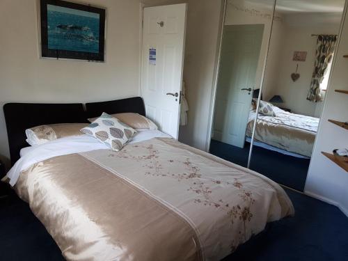 Chimneys Bed & Breakfast — 4-Star Luxury Hotel in Ipswich, United Kingdom