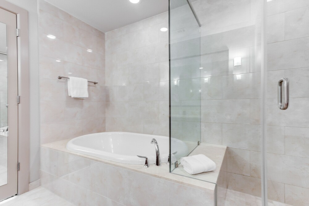 Domio Downtown Spacious 2BR 10 Min to Bbva Compass Soccer Stadium Houston - photo 19