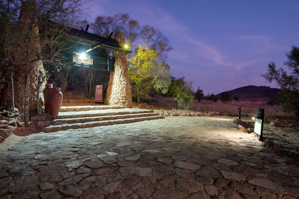 Tshukudu Bush Lodge — 5-Star Luxury Hotel in Mogwase, South Africa