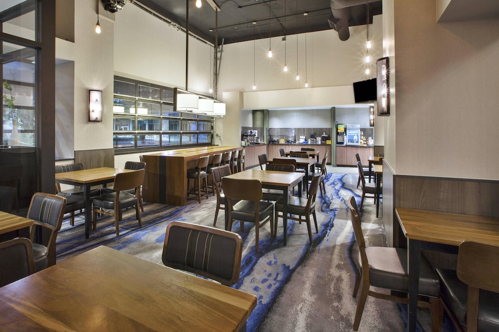 Fairfield Inn & Suites by Marriott Milwaukee Downtown - photo 21
