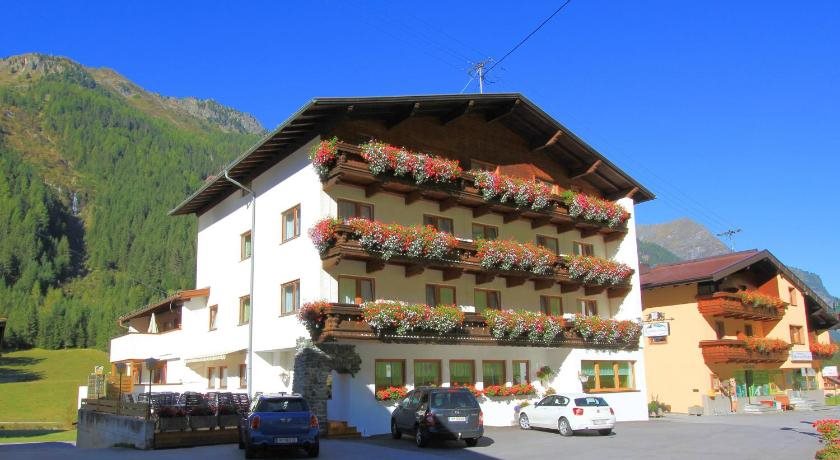 Hotel Pension St. Leonhard in Sankt Leonhard, Austria