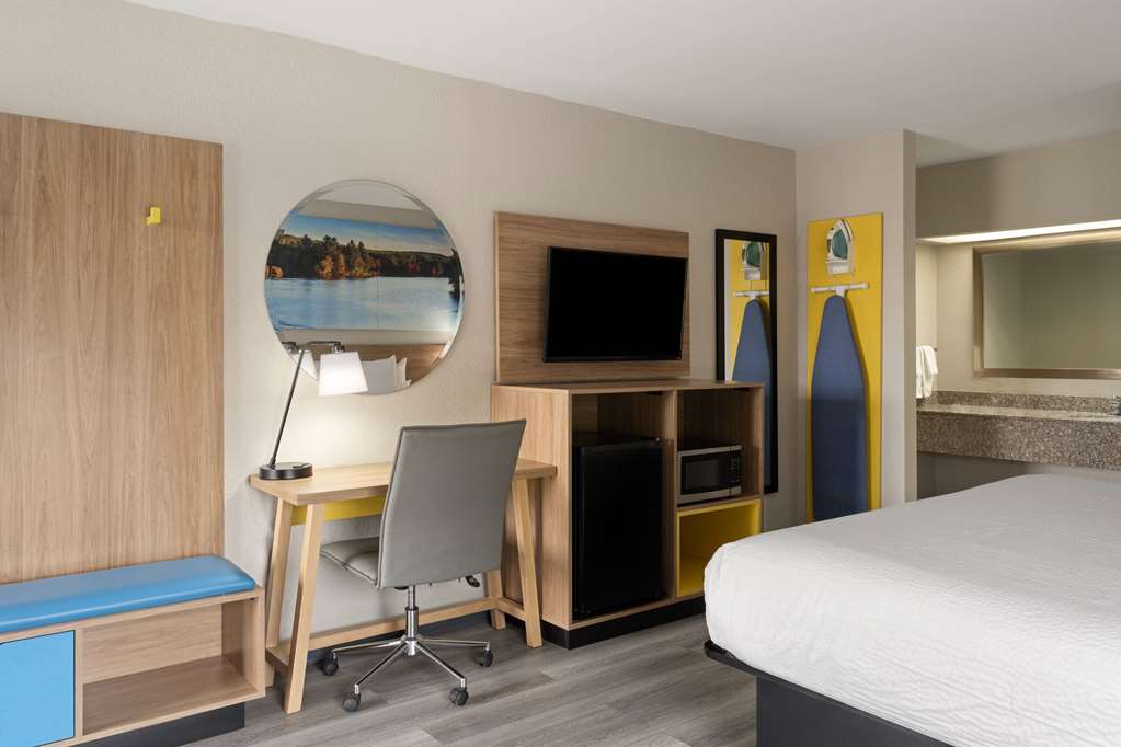 Days Inn by Wyndham Weldon Roanoke Rapids - photo 10