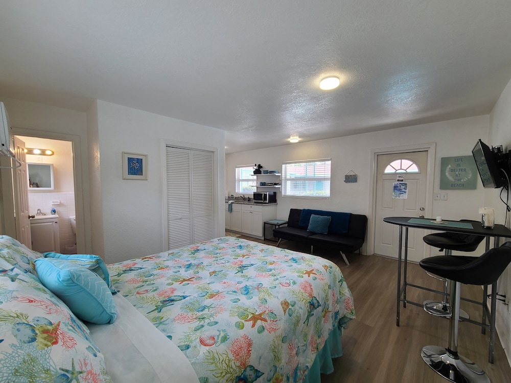 Sun Island Motel - photo 3