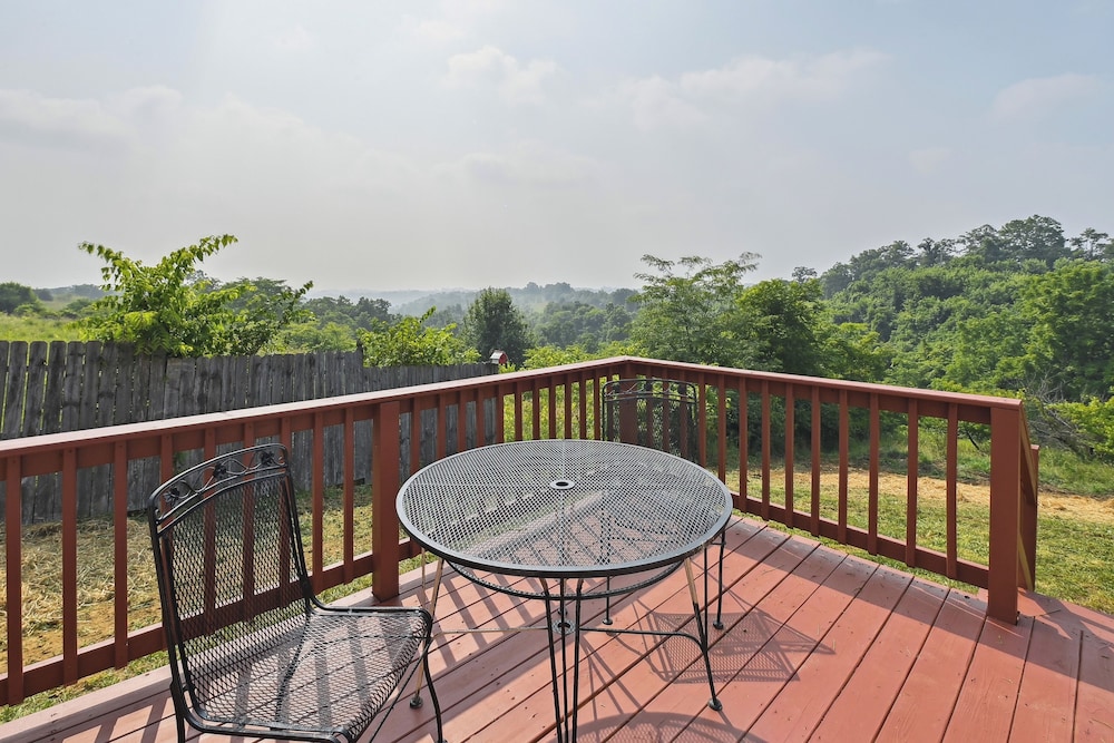 Corinth Getaway W Deck 11 Mi To Ark Encounter — Corinth