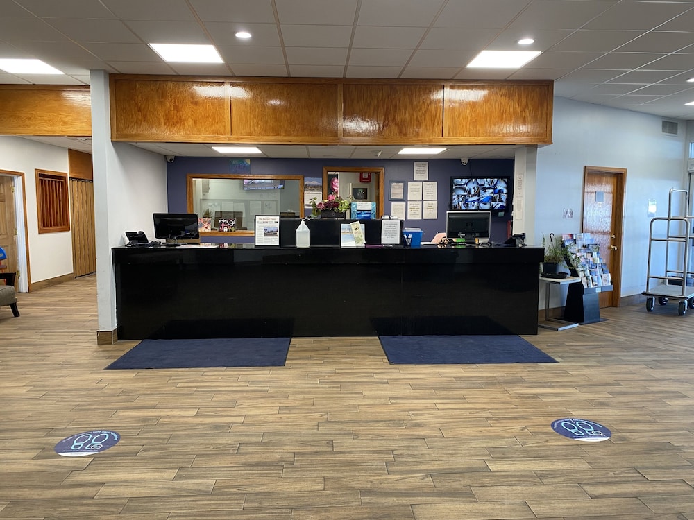 Travelodge by Wyndham Water s Edge Hotel Racine - photo 2