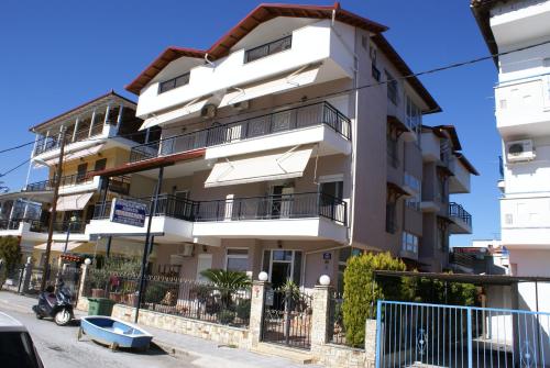 Varbenis Studios in Paralia, Greece