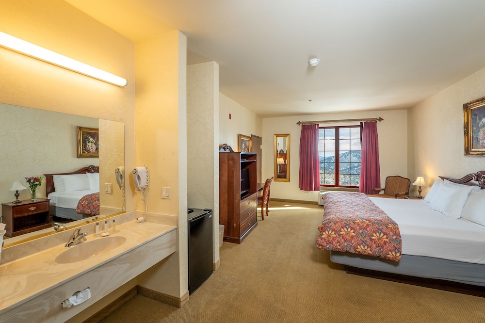 Silverland Inn and Suites - photo 20
