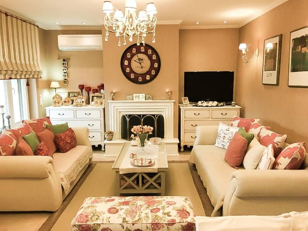 Luxury Family Villa Meteora — 4-Star Luxury Hotel in Kalampaka, Greece