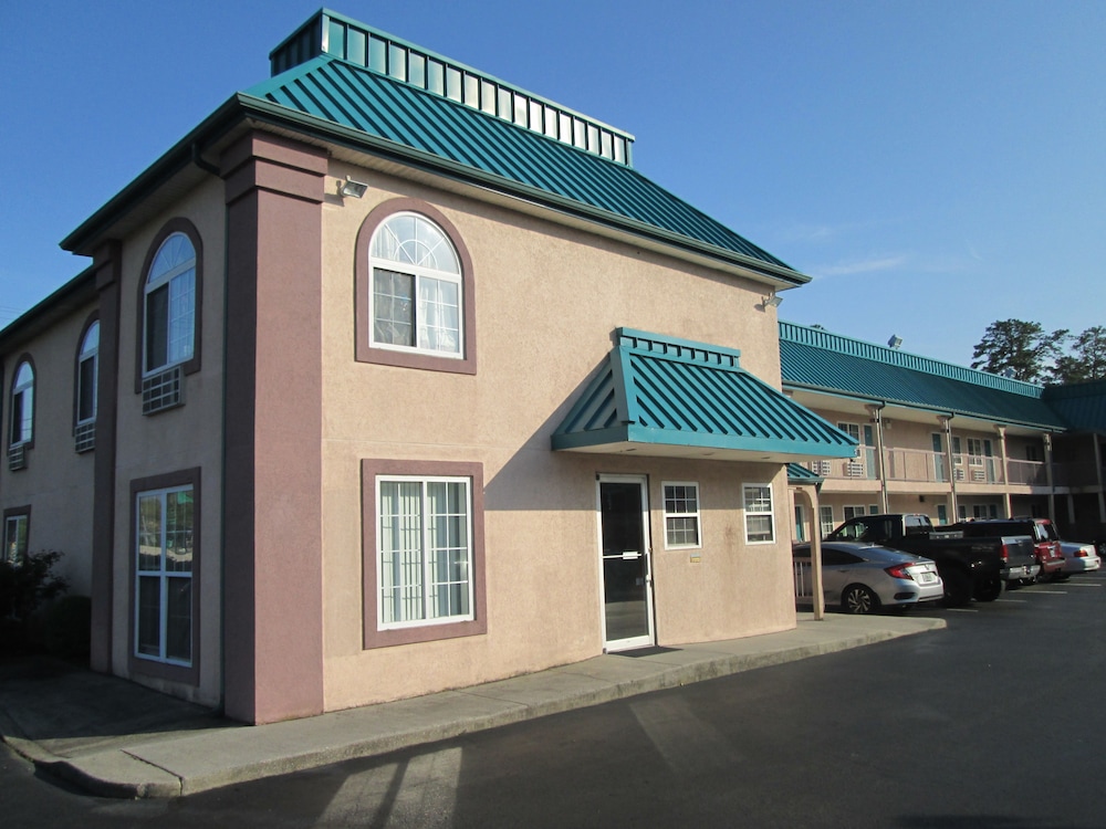 Delux Inn & Suites - photo 19