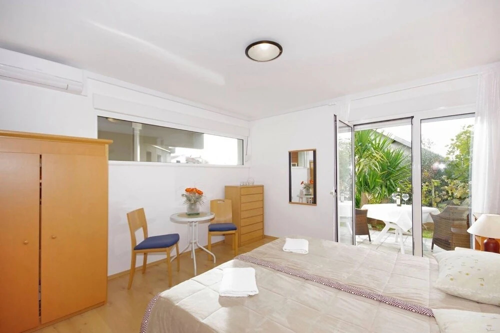 Javi Free Private Parking SA2 in Trogir, Croatia