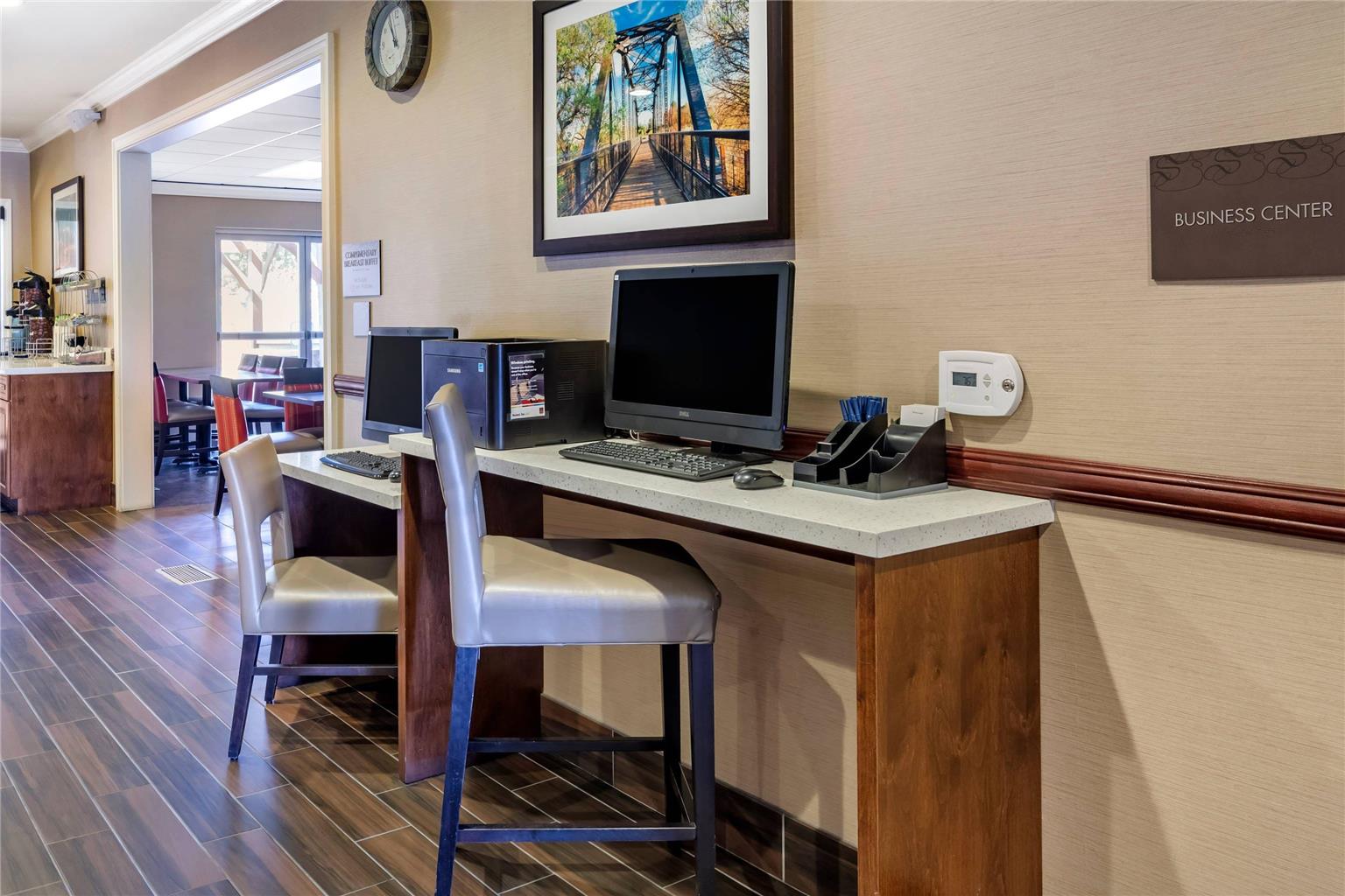Comfort Suites Near Six Flags Magic Mountain - photo 28