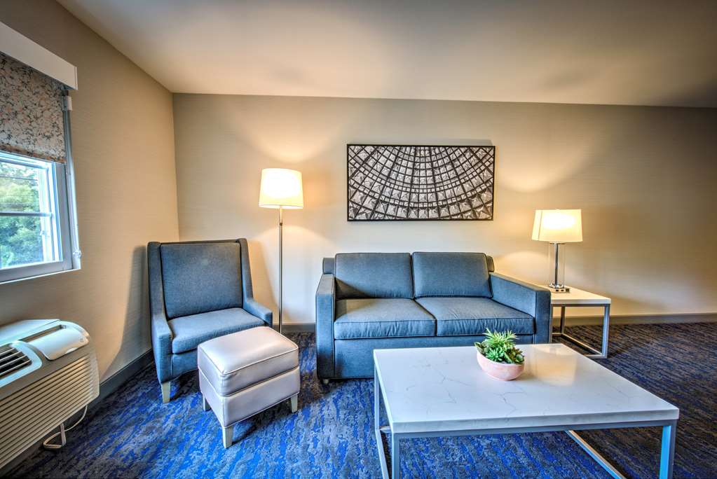 Best Western Plus Media Center Inn & Suites - photo 31