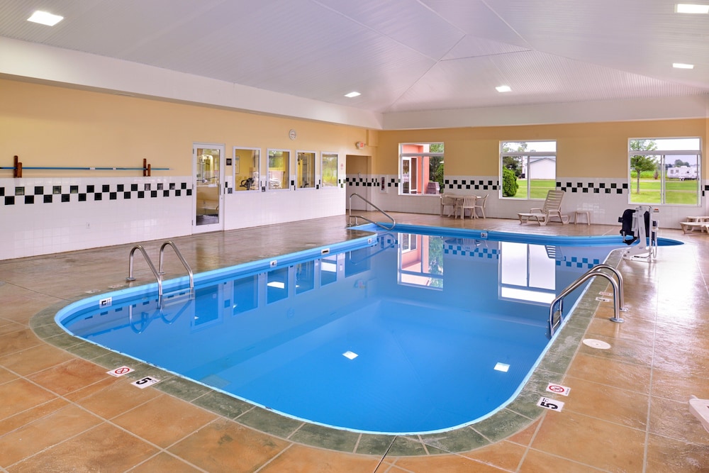 Red Roof Inn Clyde - photo 13