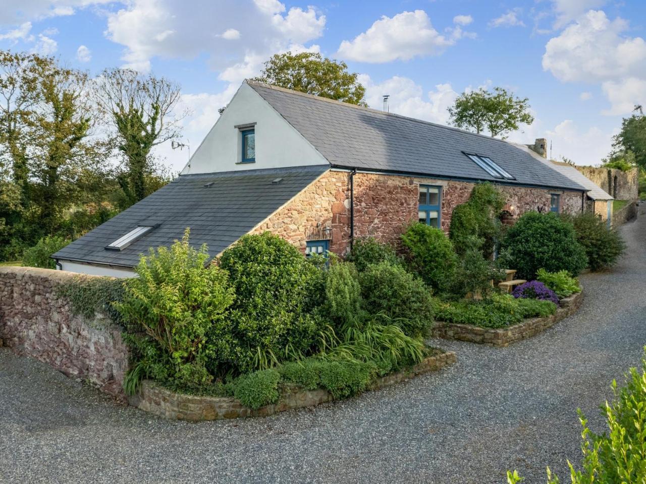The Old Cowshed — 4-Star Luxury Hotel in Haverfordwest, United Kingdom