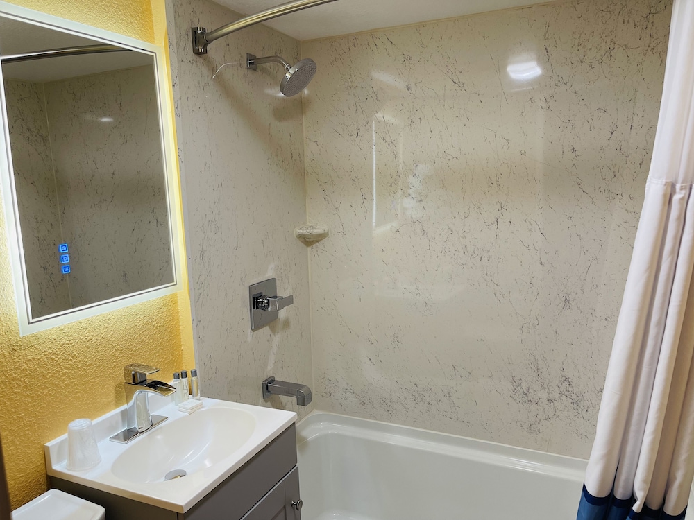 Apple Inn Motel - photo 36