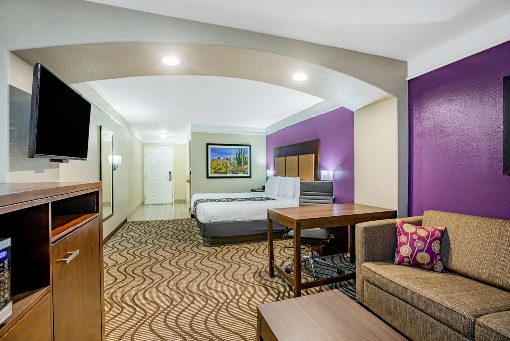 La Quinta Inn & Suites by Wyndham Hesperia Victorville - photo 31