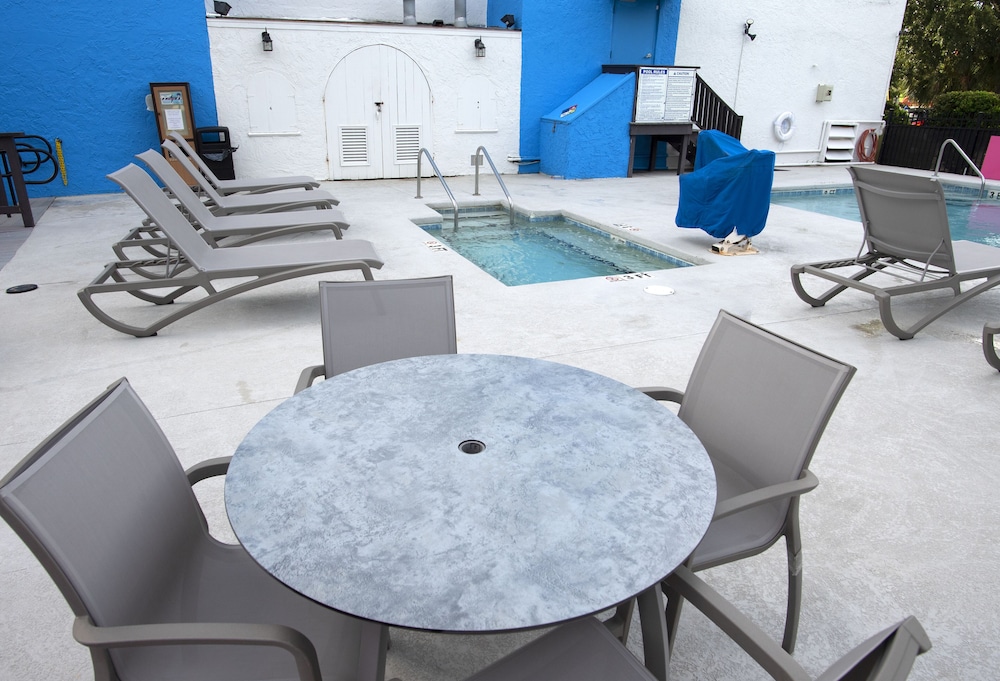 Aqua Beach Inn - photo 11