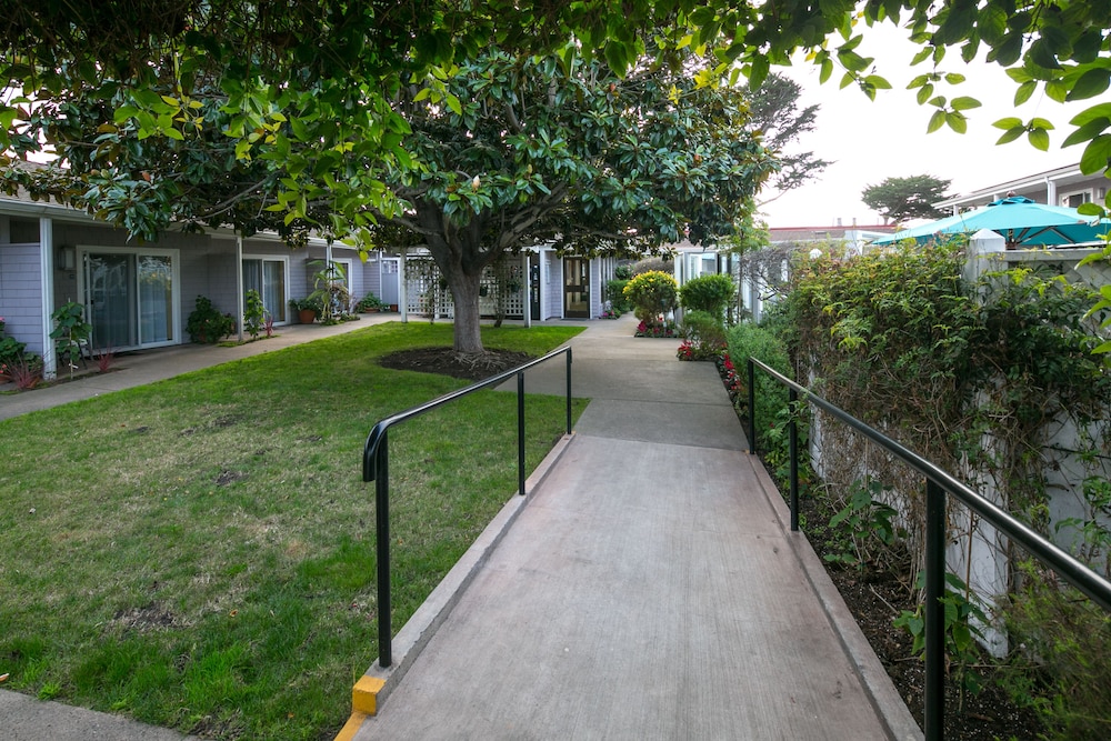 Monterey Bay Lodge - photo 46