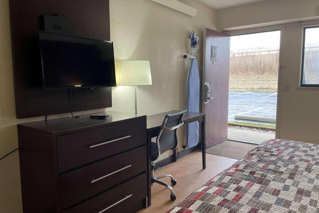 Baymont by Wyndham Holland Toledo - photo 19