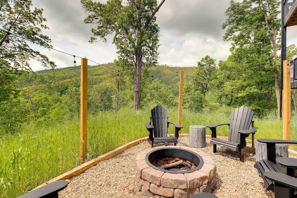 Cobbly Nob Resort Cabin: Hot Tub Pool & Views - photo 38