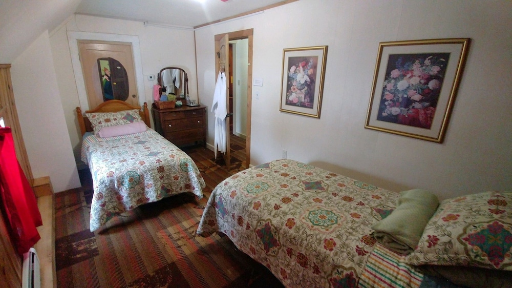 The Twin Lakes Inn - photo 9