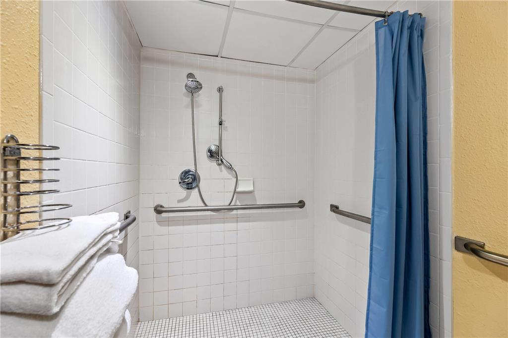 Days Inn by Wyndham Salina South - photo 19