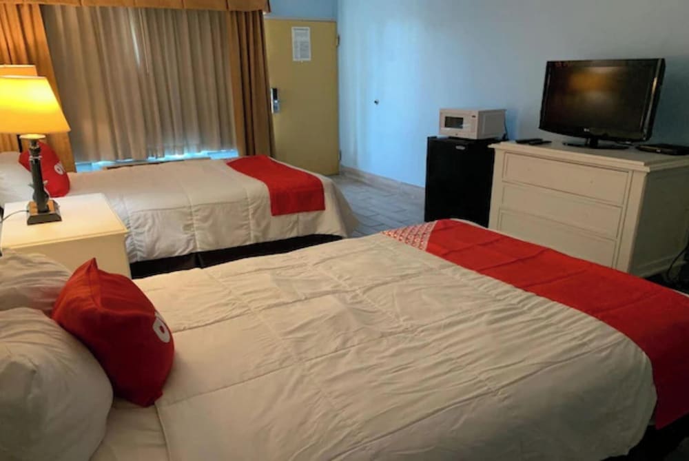 OYO Hotel Dundee By Crystal Lake - photo 23