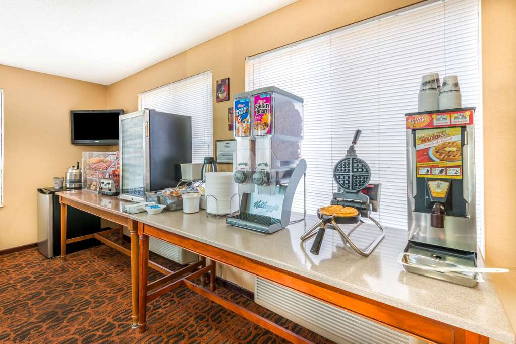Super 8 by Wyndham Salina I 70 - photo 34