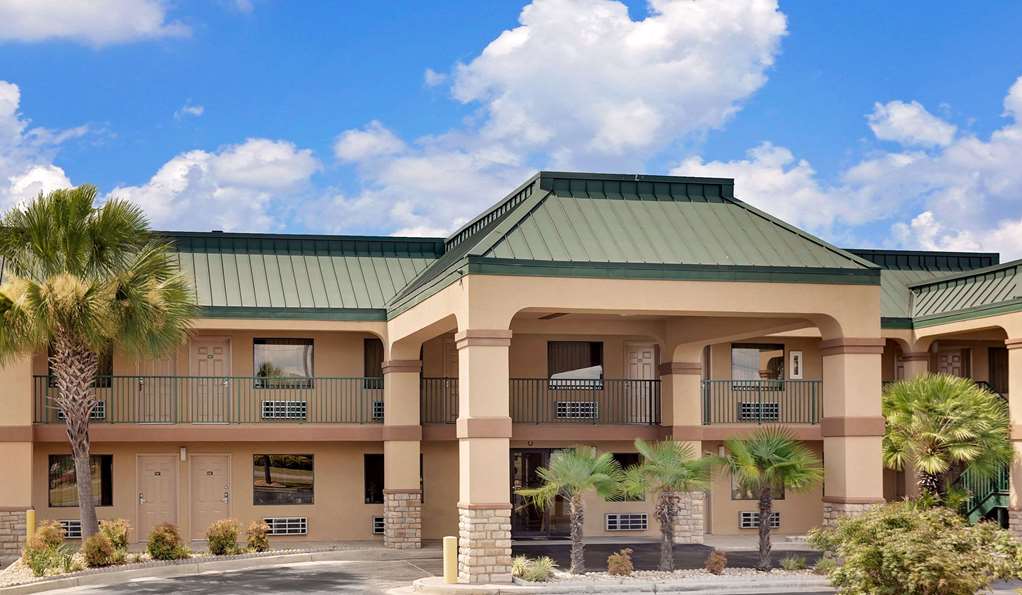 Super 8 by Wyndham Byron South Macon - featured photo
