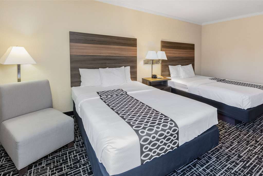 La Quinta Inn & Suites by Wyndham Garland Harbor Point - photo 32