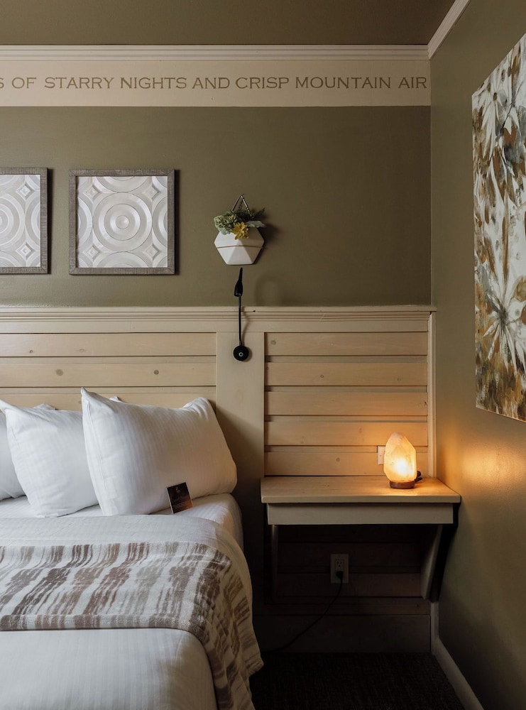 Highland Haven Creekside Inn - photo 59
