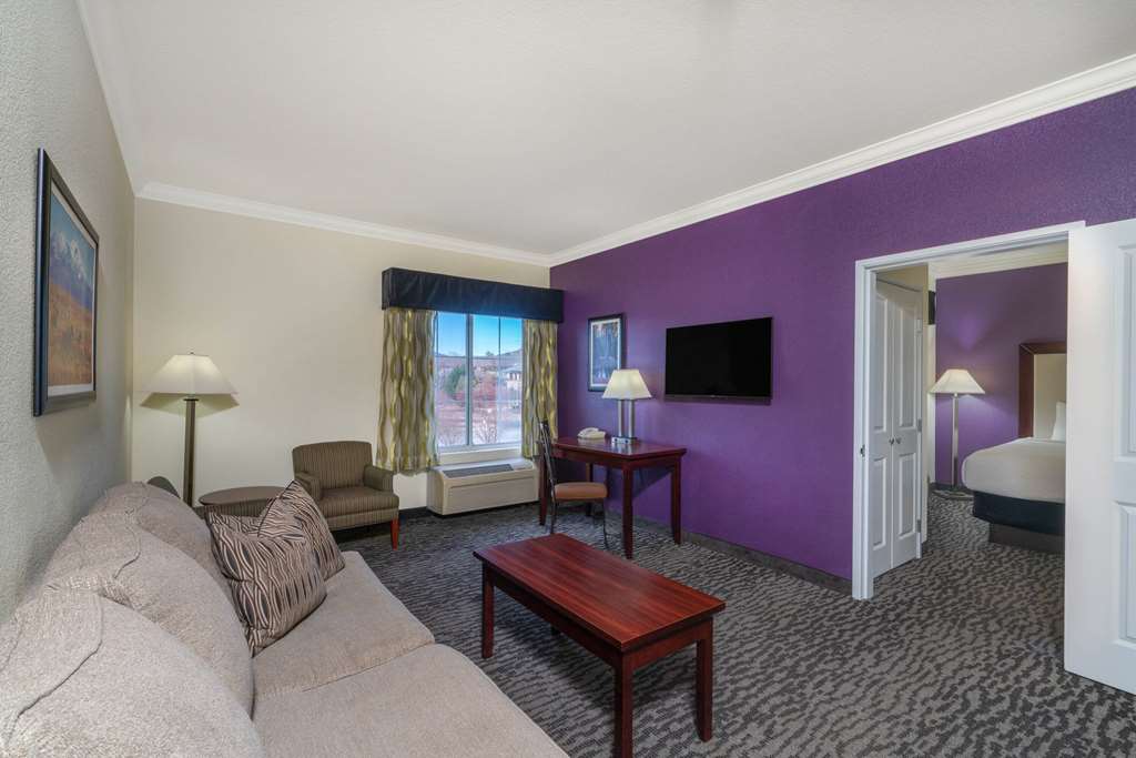 La Quinta Inn & Suites by Wyndham Loveland Estes Park - photo 18