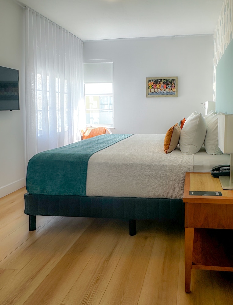 Avalon Hotel - photo 18