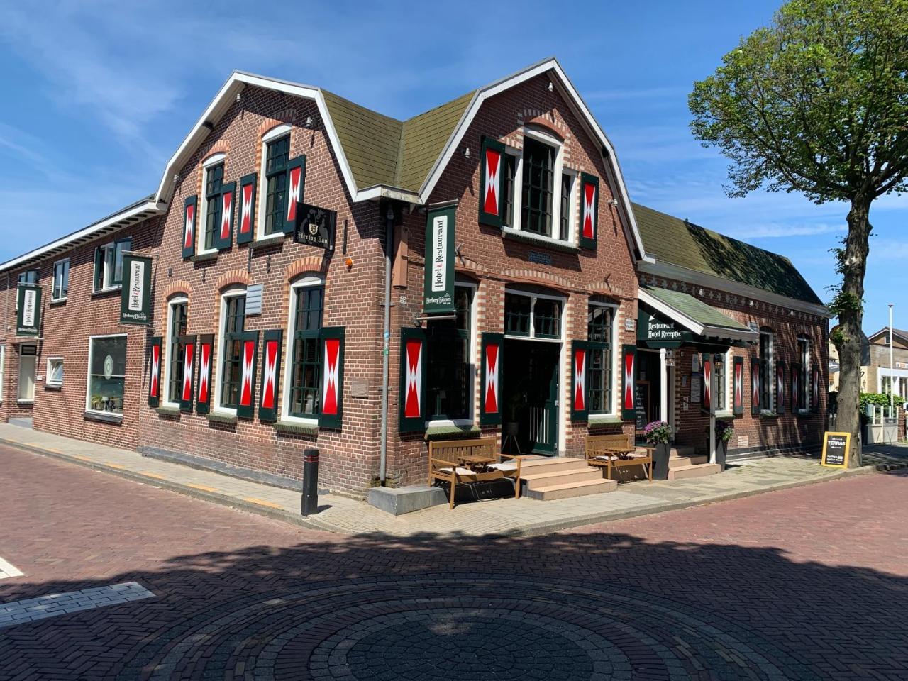 Boutique Hotel Herberg Binnen — 4-Star Luxury Hotel in Bergen, Netherlands