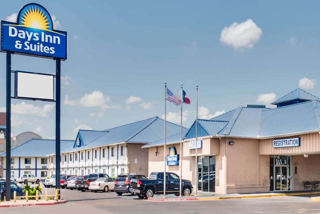Days Inn & Suites by Wyndham Laredo - featured photo