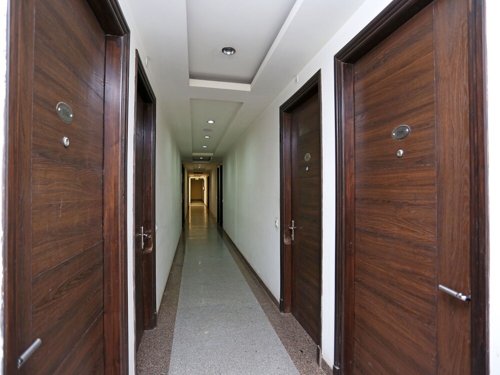 Oyo 8536 Azad Square — Gurgaon — photo 3