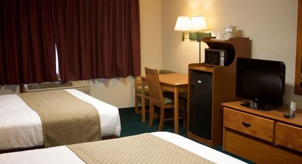 AmericInn by Wyndham Manitowoc - photo 2