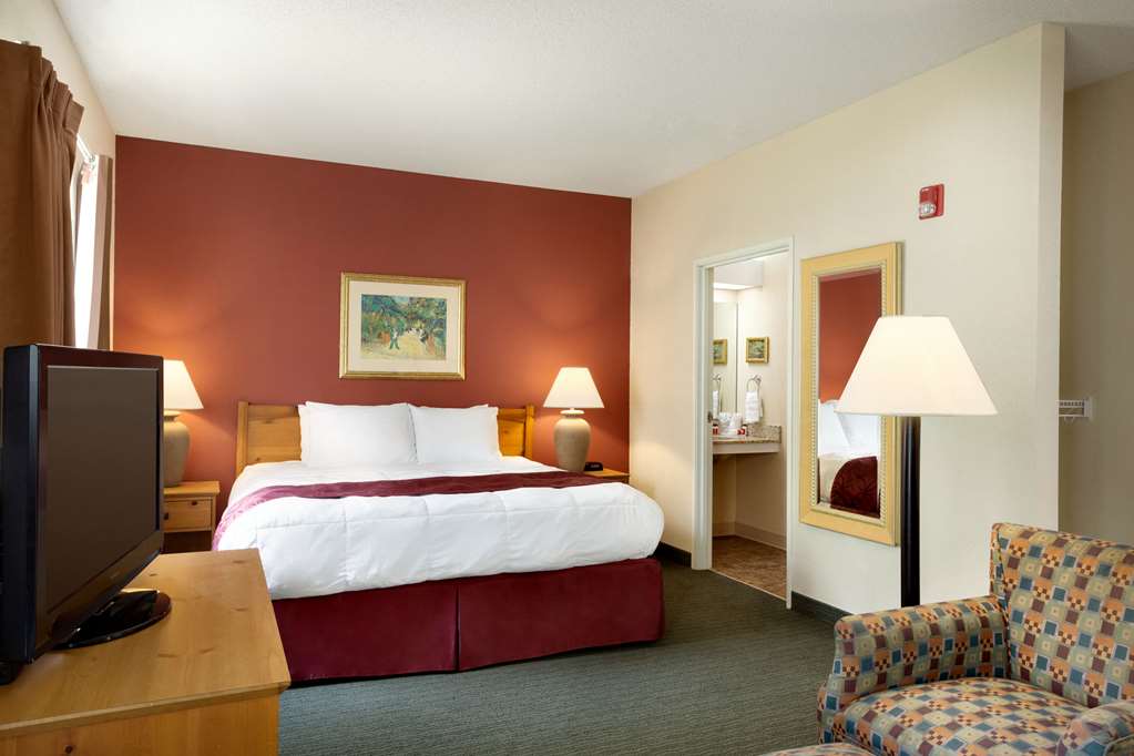 Baymont by Wyndham Wichita East - photo 9