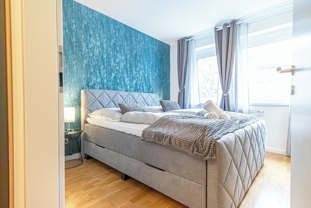 Nice 1BR & 1LR Apt with Balcony 9min to City Center — 4-Star Luxury Hotel in Vienna, Austria