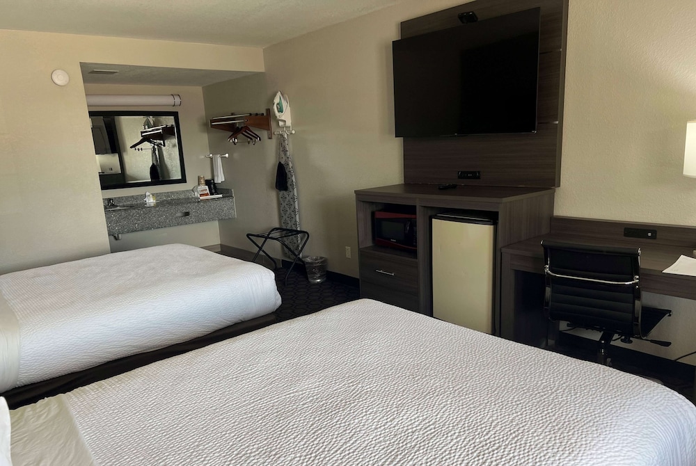 Days Inn by Wyndham Wagoner - photo 24