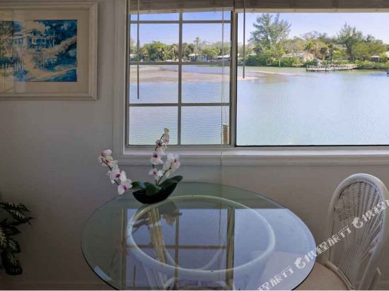Castaways Beach and Bay Cottages - photo 14