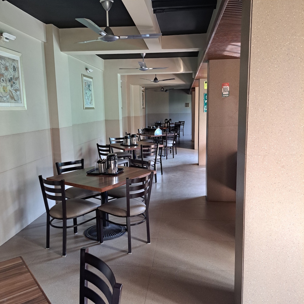 Hotel Sai Palace Express in Shirdi, India