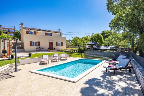 Villa Fuma up to 6 persons with private pool & sea view in Central Istria — 4-Star Luxury Hotel in Bale, Croatia