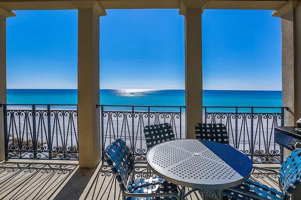 Villa Royale 5 Bedroom Holiday Home by Five Star Properties — 4-Star Luxury Hotel in Miramar Beach, United States