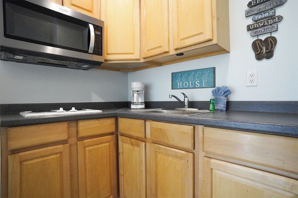 Lighthouse Resort Inn & Suites - photo 26