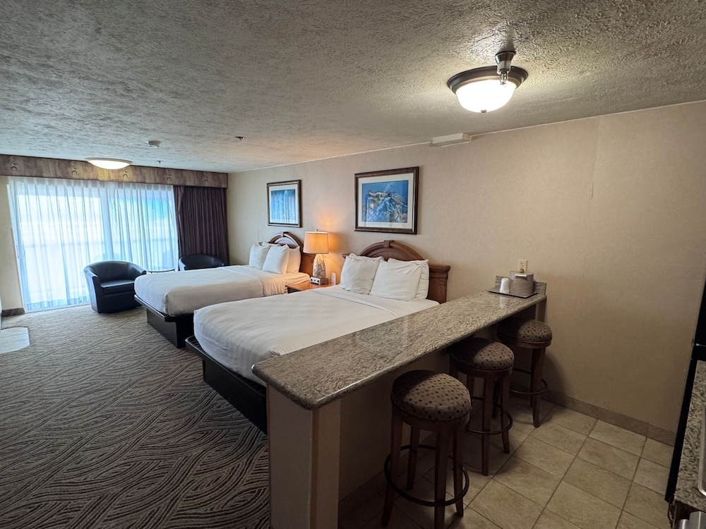 Promenade Inn & Suites Oceanfront - photo 12
